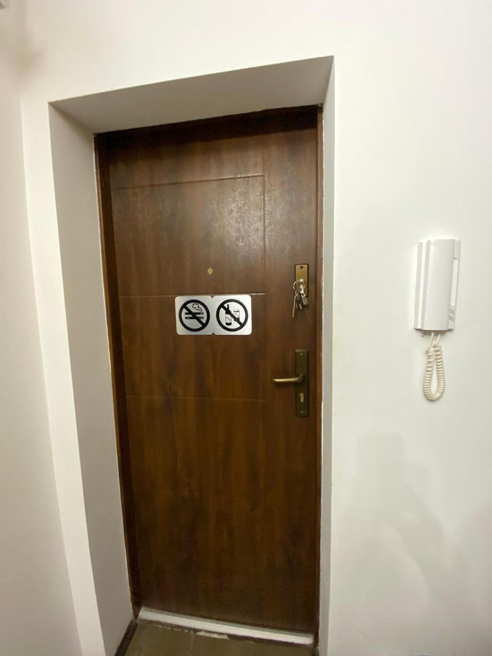 Noc Z Obrazem - Balkon - Praga Lägenhet *